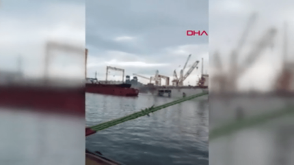 Tuzla'da tersanede vinçin devrilme anı!