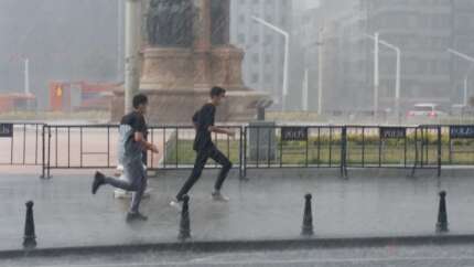İstanbul yağmura teslim oldu