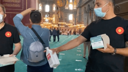 Ayasofya Camii girişinde koronavirüs önlemleri