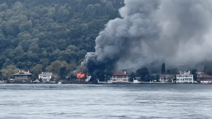 Vaniköy Camii yangınında alevler Çengelköy'ü kapladı