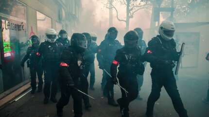Paris sokakları savaş alanına döndü!