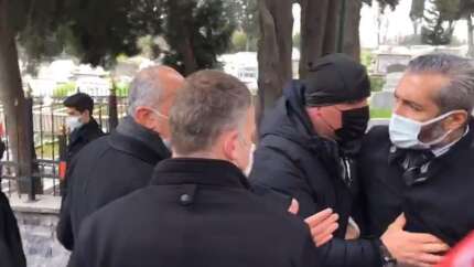 İmamoğlu, Edirnekapı Şehitliği'nde gazi yakını ile atıştı