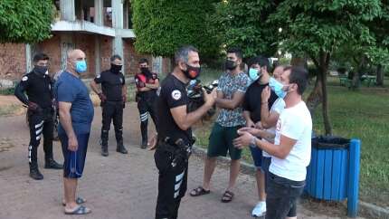 Kısıtlamaya rağmen dışarı çıkıp kavga ettiler