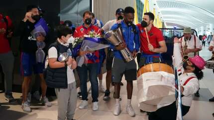 THY Euroleague şampiyonu Anadolu Efes yurda döndü