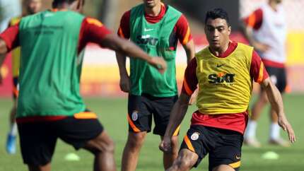 Dinamo Bükreş maçında sakatlanan Mısırlı golcü Mostafa Mohamed korkuttu