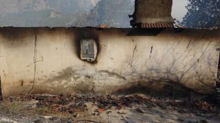 Yazılı Kanyon'daki yangın sürüyor: 15 ev zarar gördü