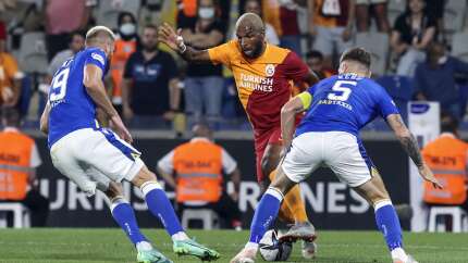 Galatasaray-St. Johnston... Sarı-Kırmızılılar beraberliği Sacha Boey ile kurtardı