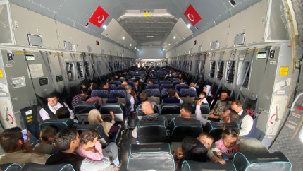 Kabil'de Türk vatandaşların tahliyesine yeniden başlandı