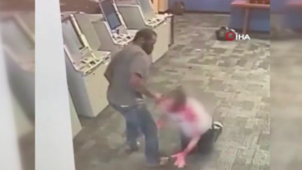 Baltalı dehşet! ATM’de işlem yapan kişiyi kanlar içinde bıraktı