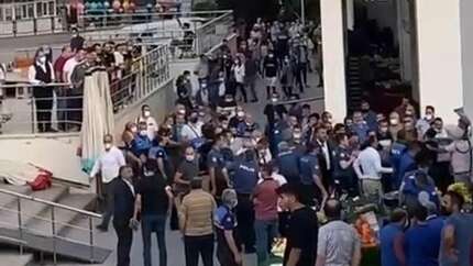 Pazarda şeftali kavgası! 4 yaralı, 13 gözaltı var!