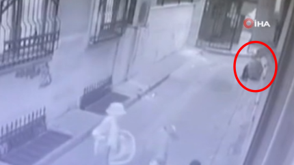 Kadın cinayeti kamerada! Bıçağı arkasında hazırladı, defalarca sapladı