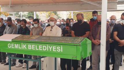 'Çaycı Hüseyin’ ismiyle bilinen Alparslan Özmol'un babası son yolculuğuna uğurlandı