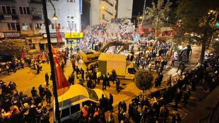 Malatya'da bir bina çöktü! Enkaz altından 16 kişi kurtuldu