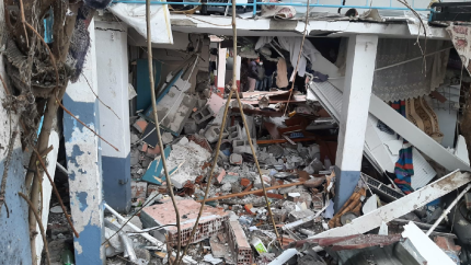 Mutfak tüpü bomba gibi patladı, ev harabeye döndü