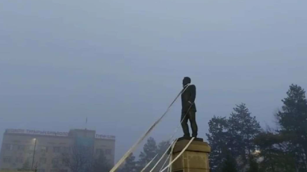 Akaryakıt zammı protestolarının hükümet devirdiği Kazakistan'da OHAL ilan edildi