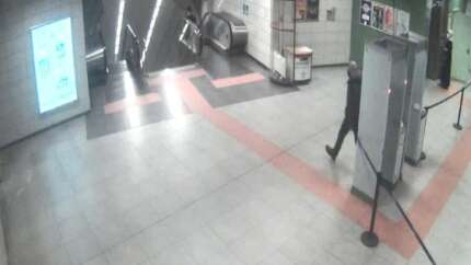 Metrodaki bıçaklı saldırıya ilişkin yeni görüntüler ortaya çıktı