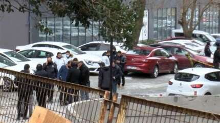 Yenibosna E-5 Karayolu’nda polis ile araç içerisindeki şüpheliler arasında kovalamaca yaşandı!