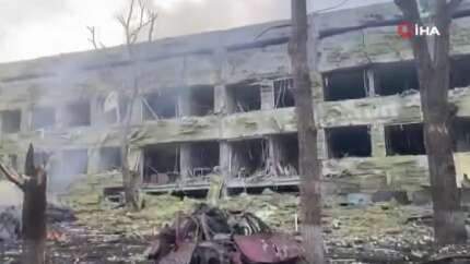 Rusya, Mariupol’de çocuk hastanesini vurdu!