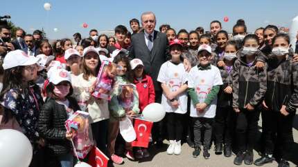 Cumhurbaşkanı Erdoğan ile çocuklar arasında gülümseten diyalog!
