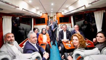 Nagehan 'İmamın kayığı'nda...