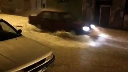 Edirne'de aniden bastıran yağmur hayatı felç etti