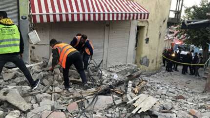İzmir depreminden acı haber: Kalp krizi geçiren bir kişi hayatını kaybetti!