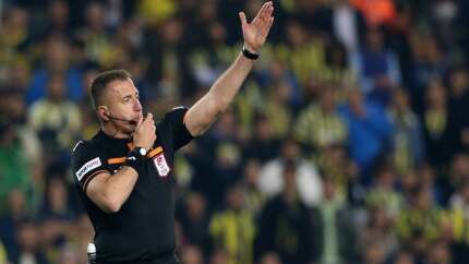 Fenerbahçe - Sivasspor maçında kırmızı kart çıktı! Sarı-lacivertliler 10 kişi kaldı...
