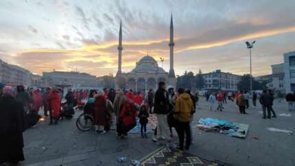 Fırsatçılar deprem bile dinlemiyor! Vatandaşlar sokağa çıkınca harekete geçtiler! EGM'den uyarı geldi...