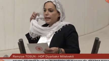 'Operasyonlar dursun' dedi, tülbentle provokasyon yaptı