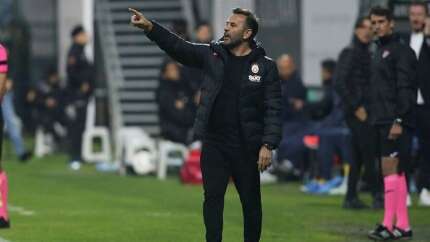 Galatasaray Teknik Direktörü Okan Buruk'tan Toulouse maçında sonra olay tepki: İllallah ettik, gelmeyin bir daha!