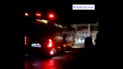 Depremin salladığı otobüsün görüntüsü dehşete düşürdü