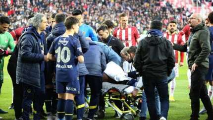 Sivas'ta Fenerbahçe'ye şok! Ambulansla hastaneye kaldırıldı...