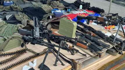 Kosova'dan Sırp çeteler için flaş çağrı: Polis baskınında ağır zırhlı araç ele geçirildi