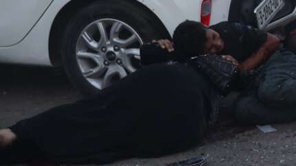 İsrail ordusu Gazze'de Şifa Hastanesi yerleşkesinin giriş kısmını vurdu