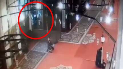 Fatih Camii’nde imama bıçaklı saldırının yeni görüntüleri ortaya çıktı:Saldırganla ilgili flaş detay