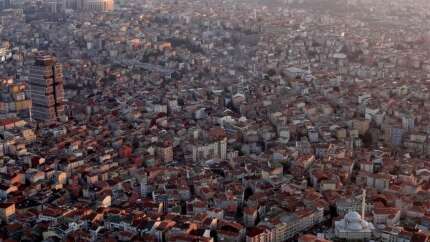 Deprem uzmanından İstanbul için korkutan uyarı: 100 bin bina yıkılacak