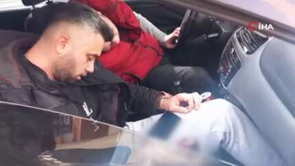 'Pes' dedirten diyalog! Alkollü sürücü direksiyon başında uyuyakaldı: "10 dakika daha!"
