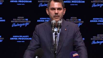 Depremzedelerle bir araya gelen İBB Başkan adayı Murat Kurum gözyaşlarını tutamadı
