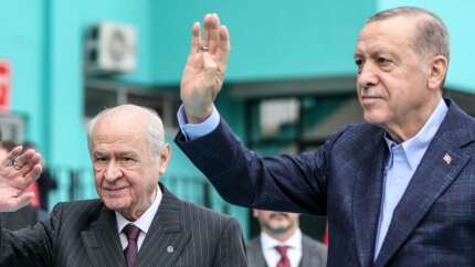 Devlet Bahçeli'den Cumhurbaşkanı Erdoğan'a anlamlı doğum günü hediyesi: Yaşım miktarınca güller gönderdi