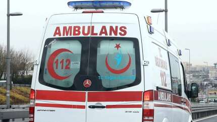 İzmir'de feci kaza: Sürücü tırın çarpmasıyla yaşamını yitirdi