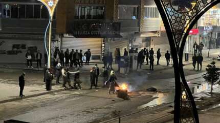 DEM Partililer Van'dan sonra Hakkari'yi de ateşe verdi!