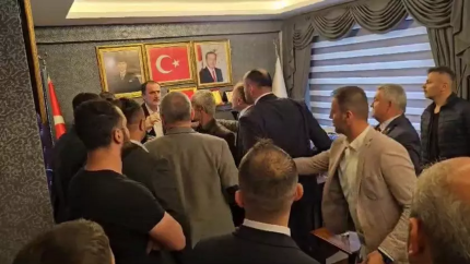 Devir teslim töreninde skandal kavga! Yeniden Refah Partili başkan milletvekiline küfretti...