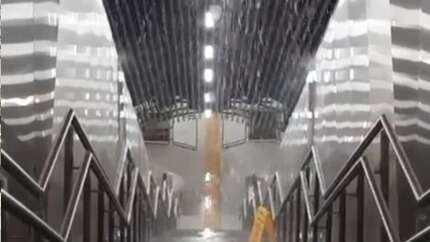 Yenibosna Metro İstasyonu'nu su bastı