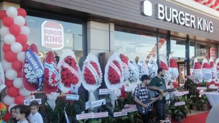 Rize'deki Burger King açılışında İsrail’i protesto etmek isteyen vatandaş tekme tokat dövüldü