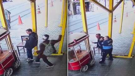 İstiklal Caddesi'nde polise bıçaklı saldırı! Caddede beklerken arkasından geldi! Anbean kamerada