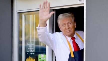 ABD Başkan Adayı Donald Trump McDonald's restoranında patates sattı