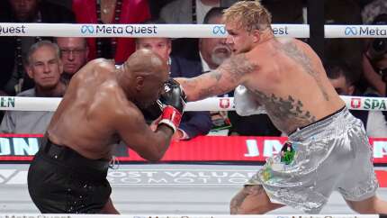 Tüm dünyanın gözü bu maçtaydı: Jake Paul, Mike Tyson'ı mağlup etti! İşte dağıtılacak ödül