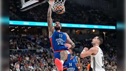 Anadolu Efes Paris Basket maç özeti izle 84-93! Maç kaç kaç bitti, maç sonucu video özeti
