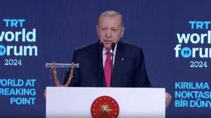 Cumhurbaşkanı Erdoğan'dan sözünü kesen provokatöre tepki! Ayakta alkışlandı: Siyonistlerin ağzı dili olma!