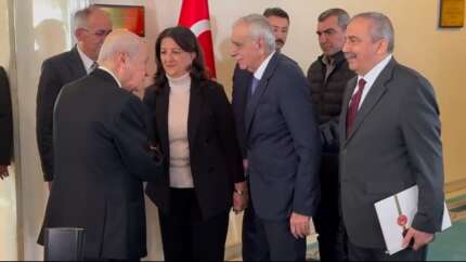 Ankara'da kritik temas: Devlet Bahçeli- DEM Parti heyeti arasında 40 dakikalık görüşme! Bahçeli, kapıda karşıladı
